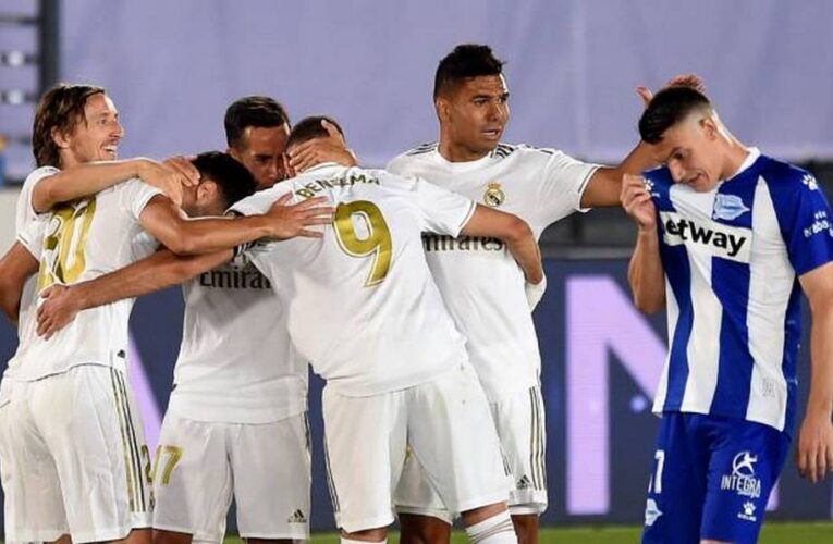 Real Madrid le ganó a Alavés con otro gol de penal y mantiene la ventaja