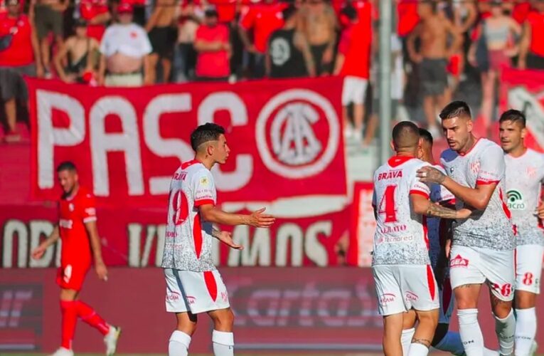 Instituto logró un valioso empate ante Independiente