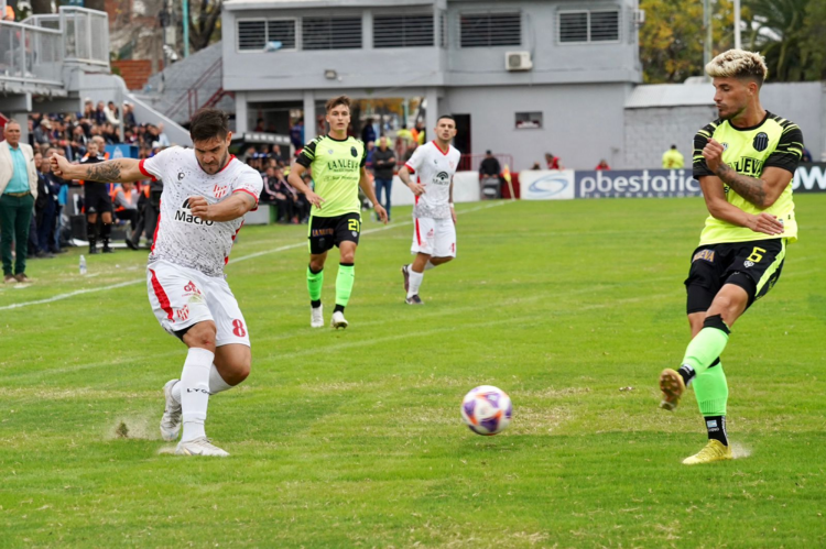 Instituto perdió por goleada ante Barracas y puede caer en zona de descenso