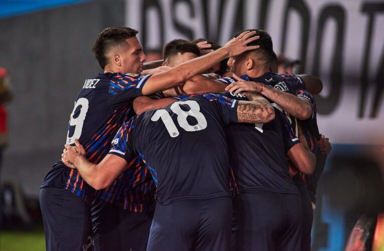 Con dobletes de Santos y Valoyes, Talleres venció a Racing en un partidazo