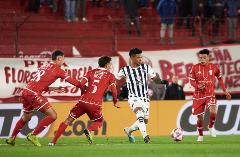 Talleres venció a Huracán en el Ducó y estiró la definición del campeonato