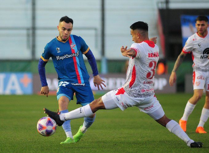 En un partido clave, Instituto se impuso por 2-0 ante Arsenal