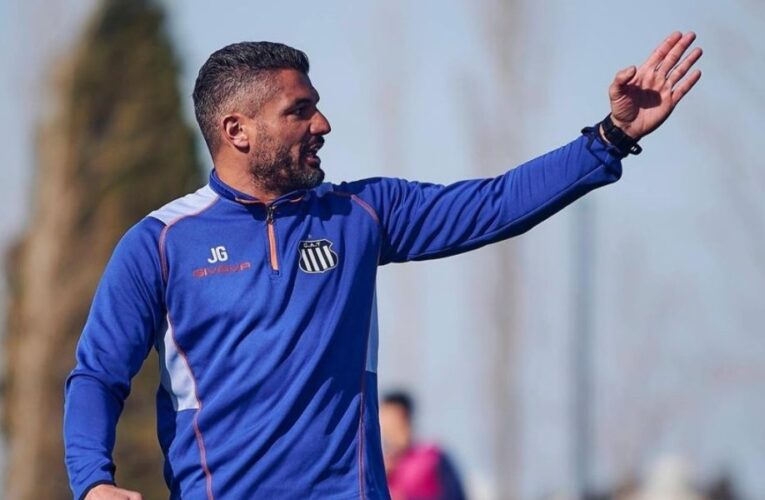 Javier Gandolfi: «Lo fuimos a buscar, pero la pelota no quería entrar»