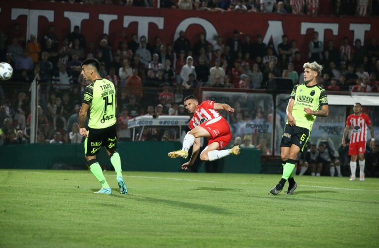 Instituto tuvo tres tiros al palo pero no pasó del empate ante Barracas