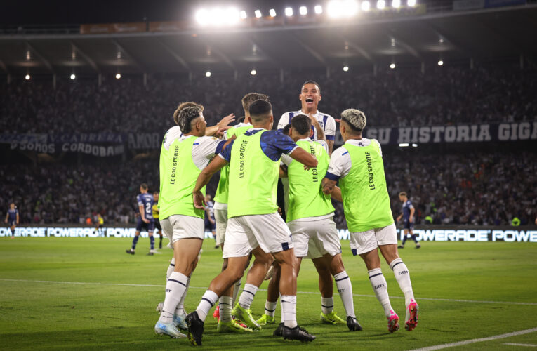 Talleres le ganó una final a Huracán y no se baja de la pelea en la Liga Profesional