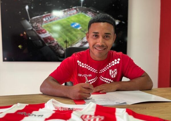 Damián Puebla renovó su vínculo con Instituto