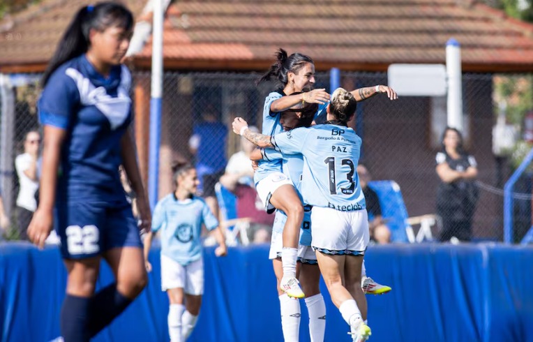 Fútbol femenino: Belgrano goleó a Vélez y lidera la tabla de posiciones