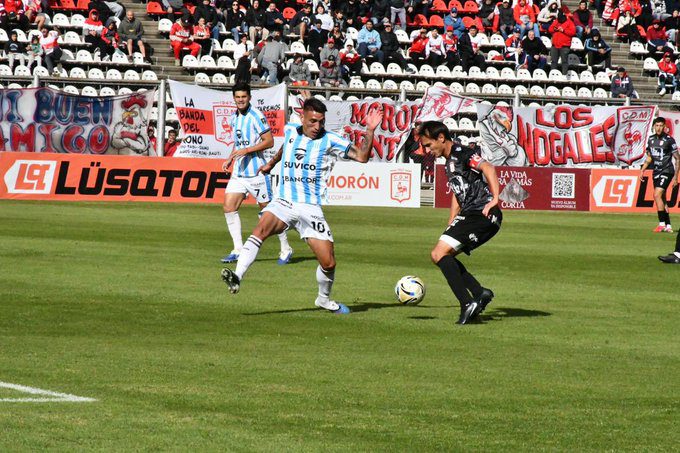 Racing lo ganaba, pero se le escapó y cayó 2-1 ante Morón en Buenos Aires
